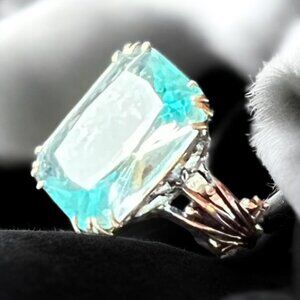 Elegant Emerald Cut Aquamarine & Silver Gemstone Ring